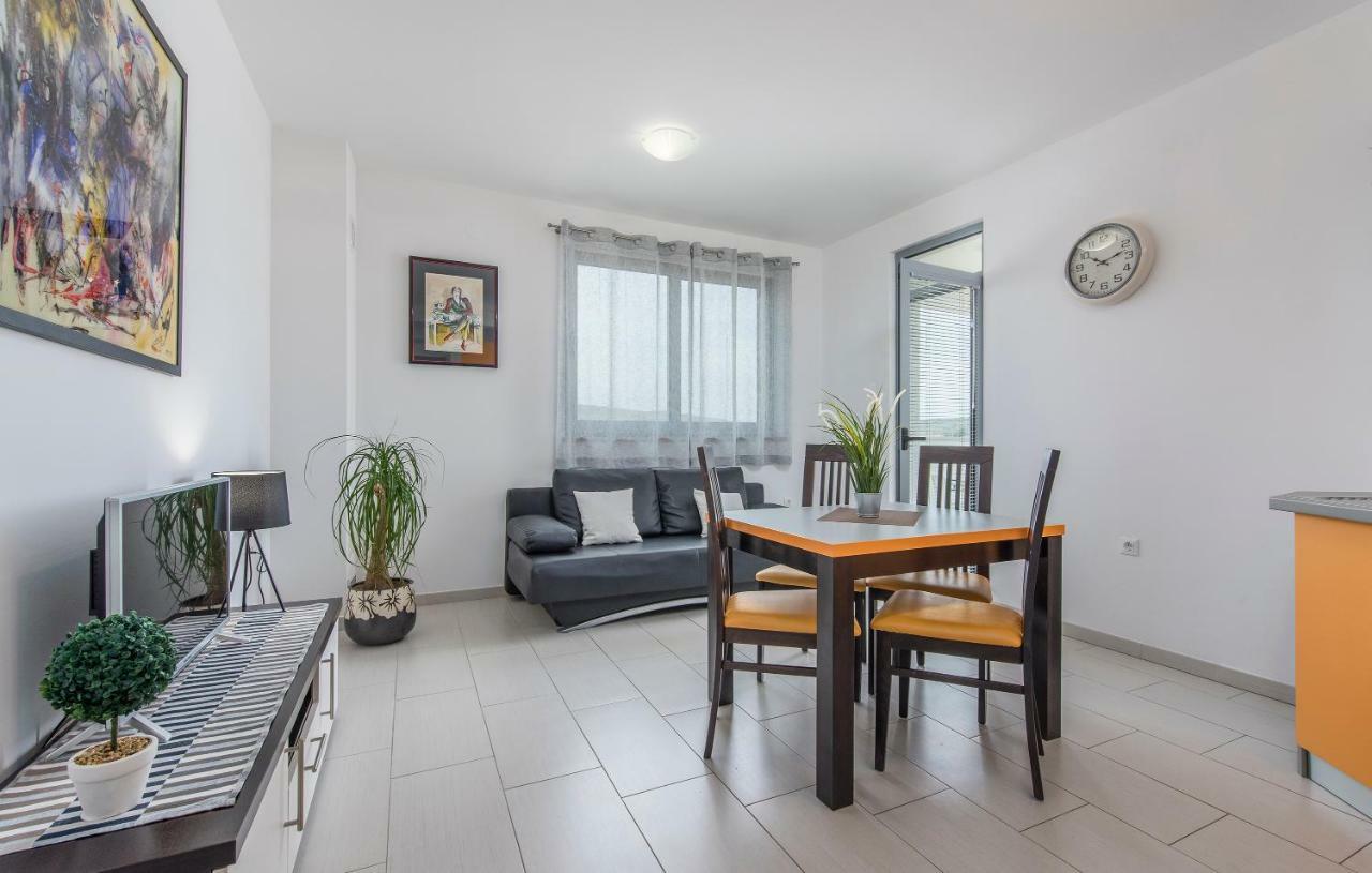 Kimi Apartment
